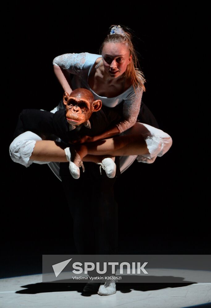 Ne m'oublie pas (Forget Me Not) show during Chekhov International Theater Festival