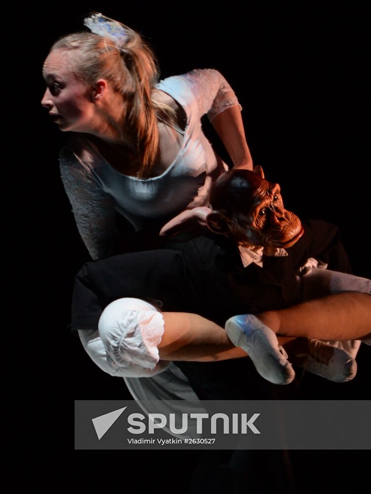 Ne m'oublie pas (Forget Me Not) show during Chekhov International Theater Festival
