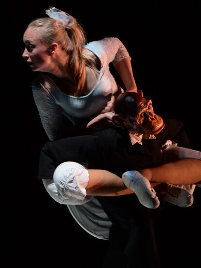 Ne m'oublie pas (Forget Me Not) show during Chekhov International Theater Festival