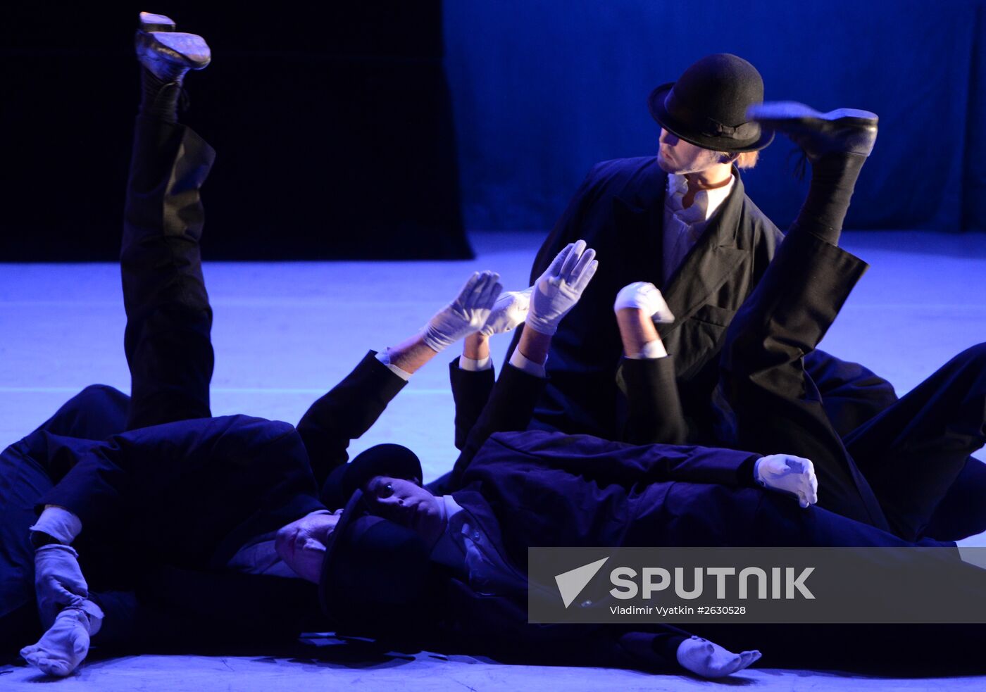 Ne m'oublie pas (Forget Me Not) show during Chekhov International Theater Festival