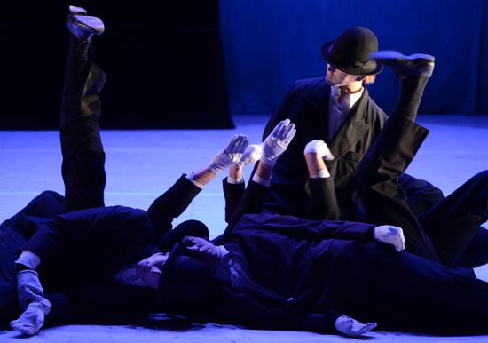 Ne m'oublie pas (Forget Me Not) show during Chekhov International Theater Festival