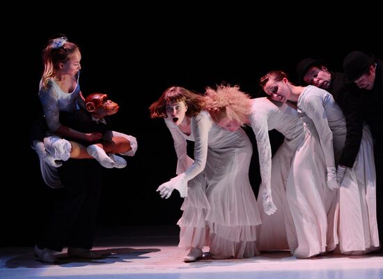 Ne m'oublie pas (Forget Me Not) show during Chekhov International Theater Festival