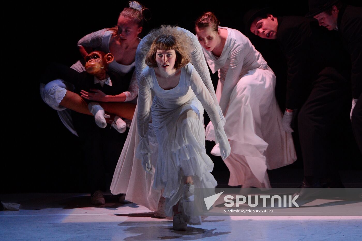 Ne m'oublie pas (Forget Me Not) show during Chekhov International Theater Festival