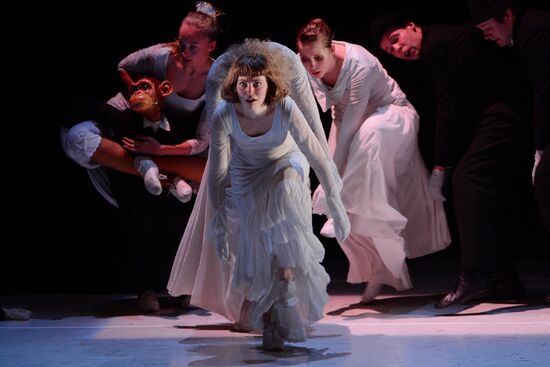 Ne m'oublie pas (Forget Me Not) show during Chekhov International Theater Festival