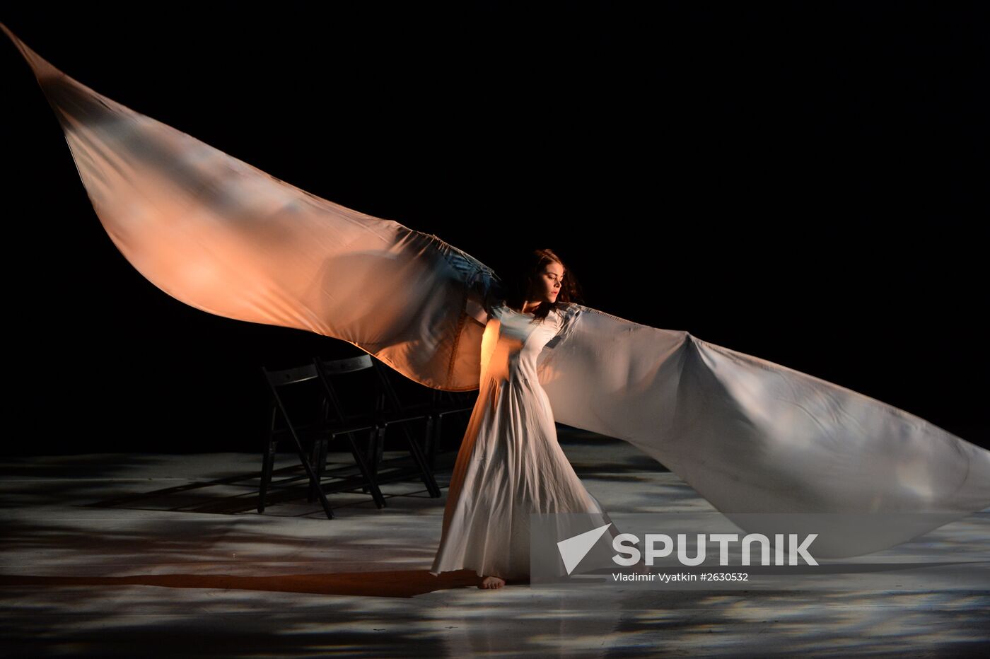 Ne m'oublie pas (Forget Me Not) show during Chekhov International Theater Festival
