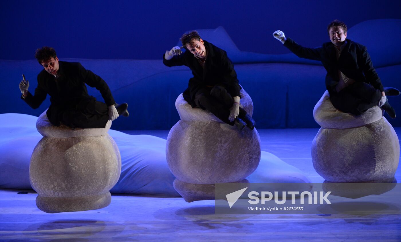 Ne m'oublie pas (Forget Me Not) show during Chekhov International Theater Festival