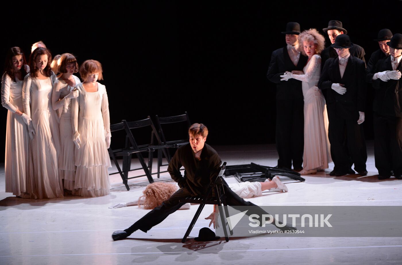 Ne m'oublie pas (Forget Me Not) show during Chekhov International Theater Festival