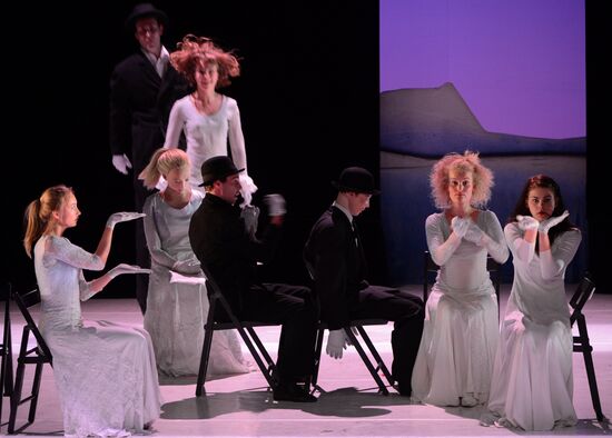Ne m'oublie pas (Forget Me Not) show during Chekhov International Theater Festival