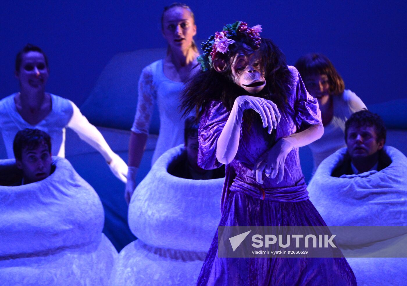 Ne m'oublie pas (Forget Me Not) show during Chekhov International Theater Festival