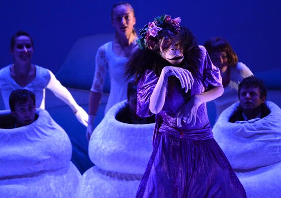 Ne m'oublie pas (Forget Me Not) show during Chekhov International Theater Festival