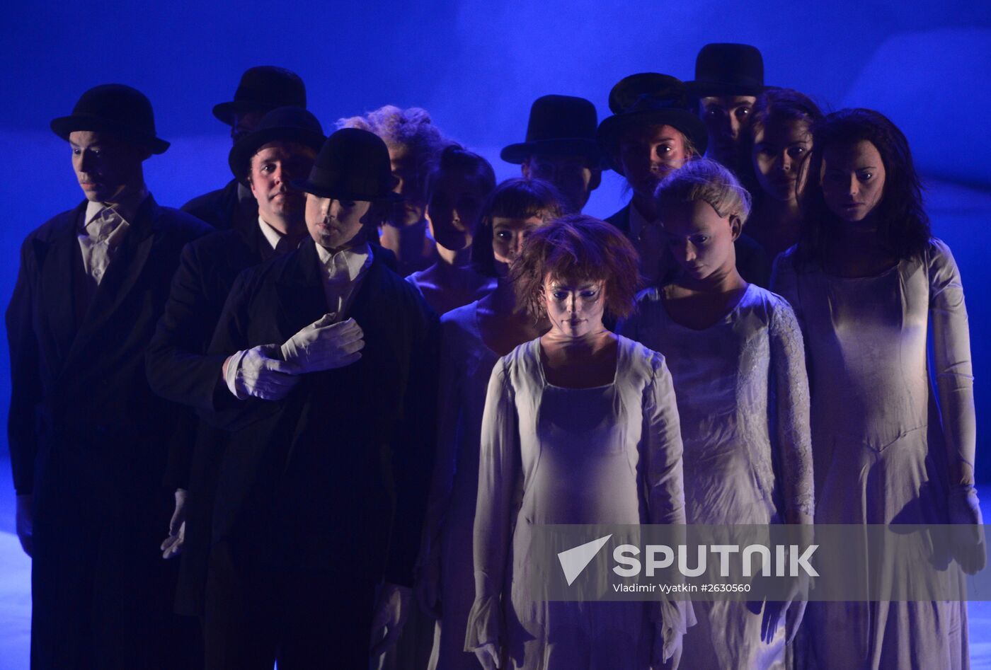 Ne m'oublie pas (Forget Me Not) show at Chekhov International Theater Festival