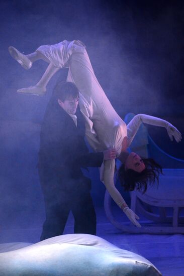 Ne m'oublie pas (Forget Me Not) show during Chekhov International Theater Festival