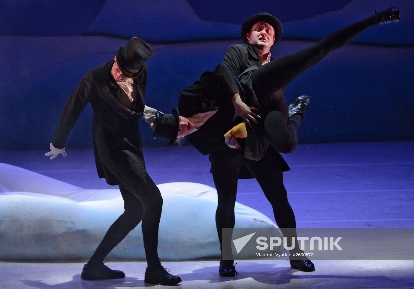 Ne m'oublie pas (Forget Me Not) show during Chekhov International Theater Festival