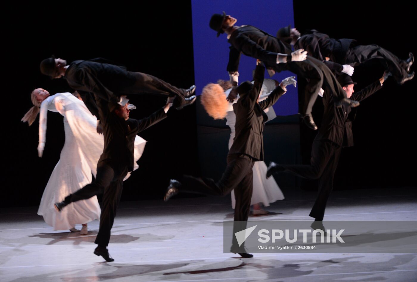 "Ne m'oublie pas" ("Forget Me Not") show during Chekhov International Theater Festival
