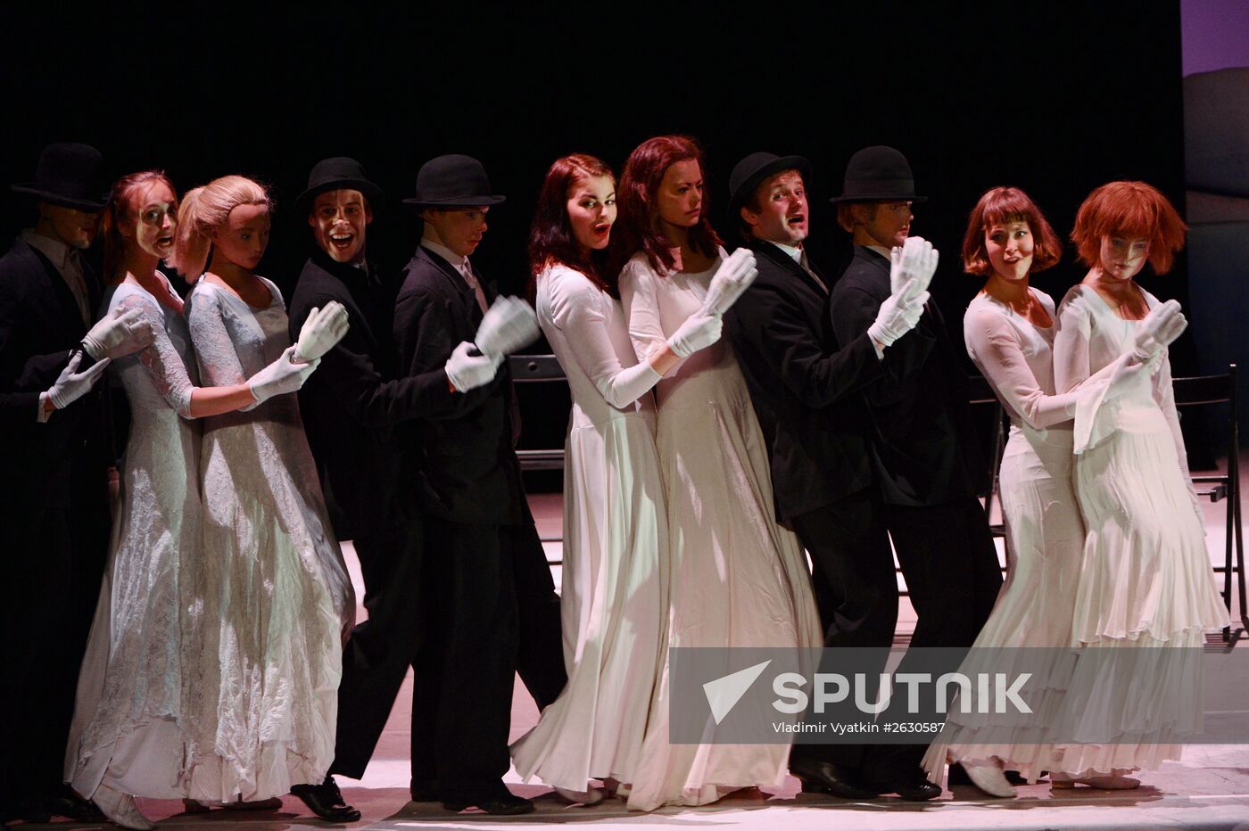 Ne m'oublie pas (Forget Me Not) show during Chekhov International Theater Festival
