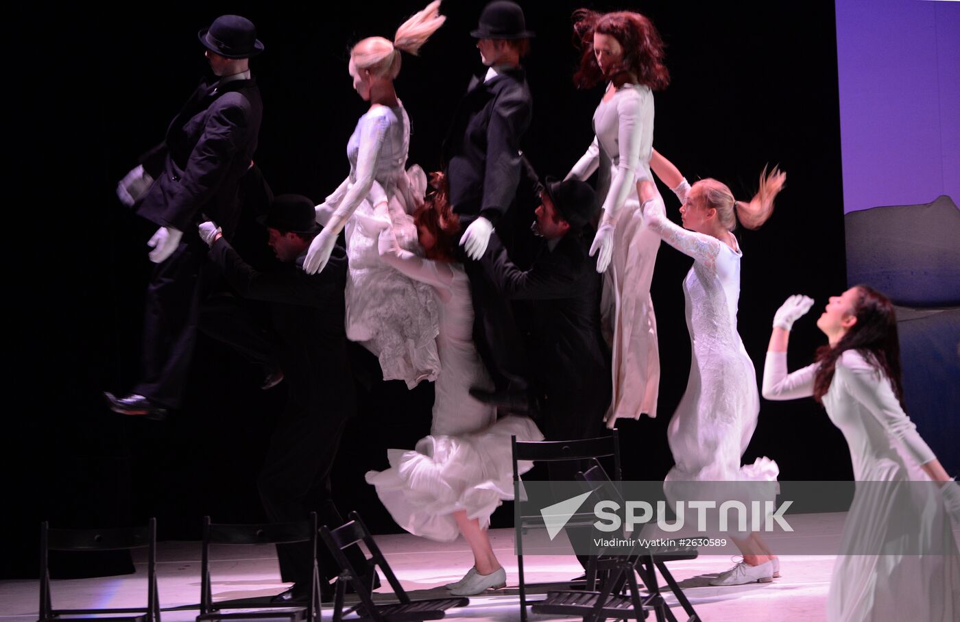 Ne m'oublie pas (Forget Me Not) show during Chekhov International Theater Festival