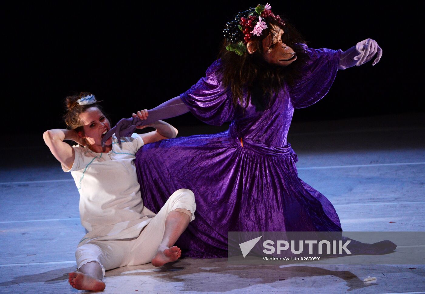 Ne m'oublie pas (Forget Me Not) show during Chekhov International Theater Festival
