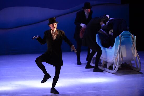 Ne m'oublie pas (Forget Me Not) show during Chekhov International Theater Festival