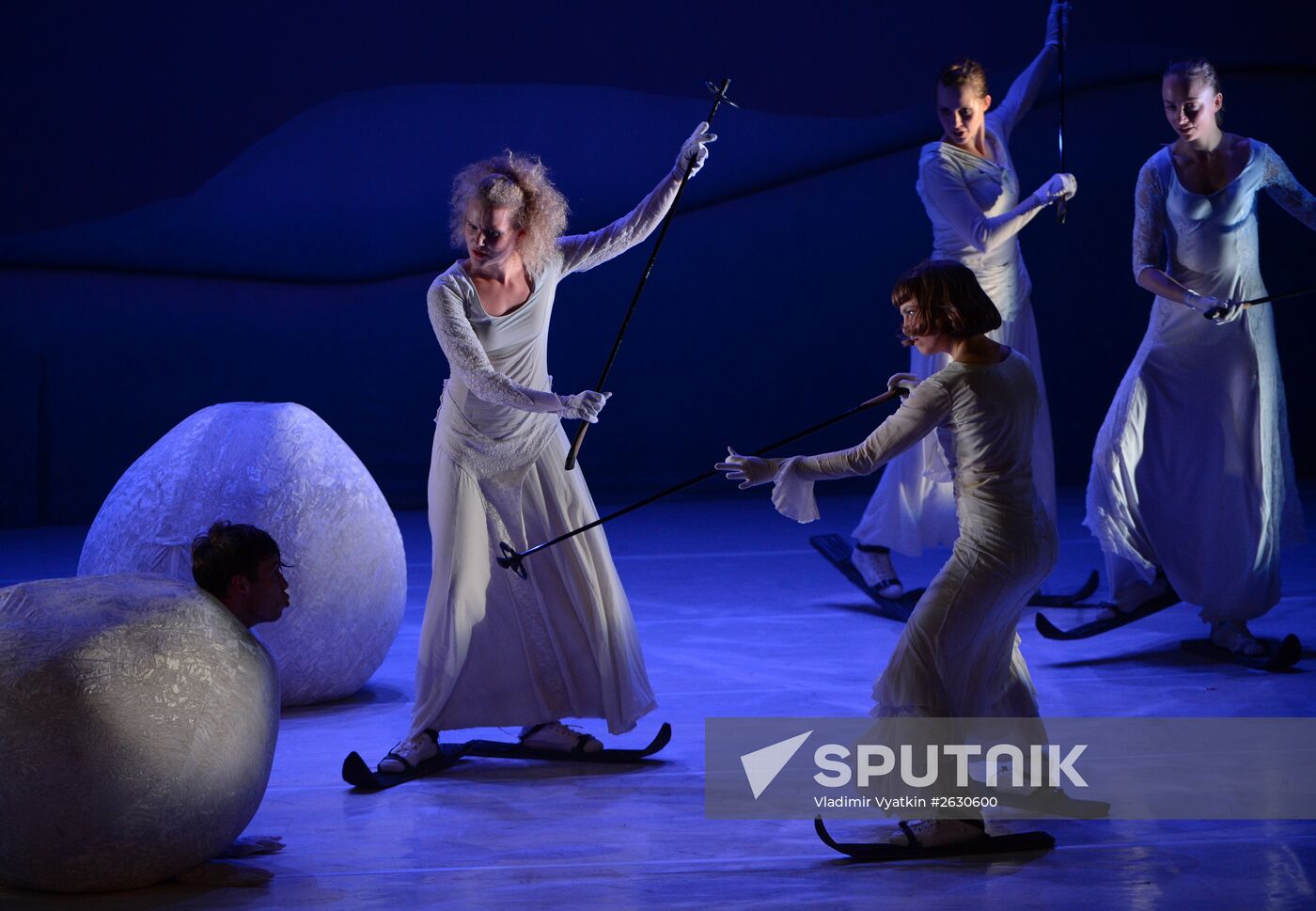 Ne m'oublie pas (Forget Me Not) show during Chekhov International Theater Festival
