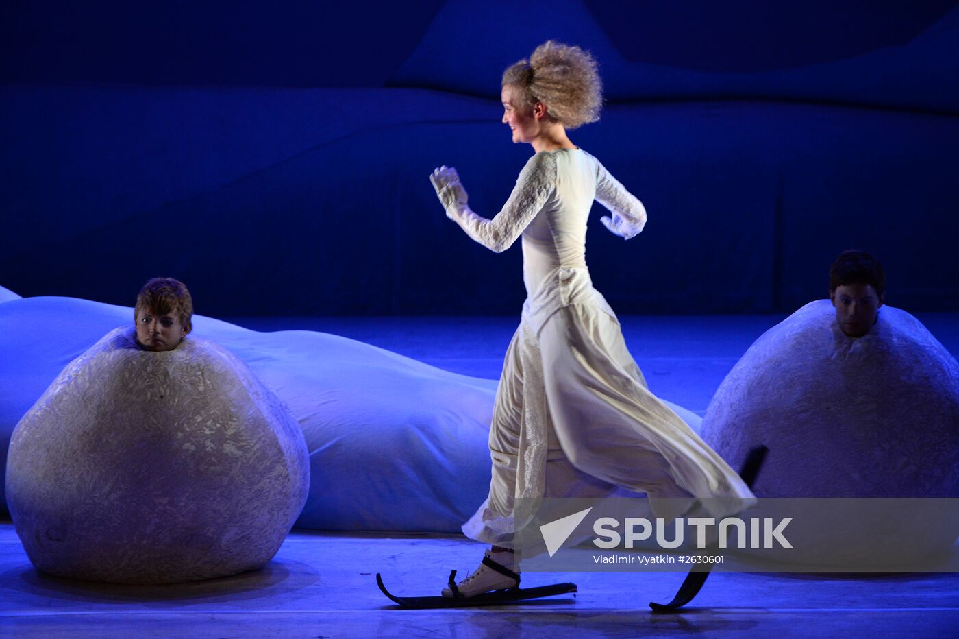 Ne m'oublie pas (Forget Me Not) show during Chekhov International Theater Festival