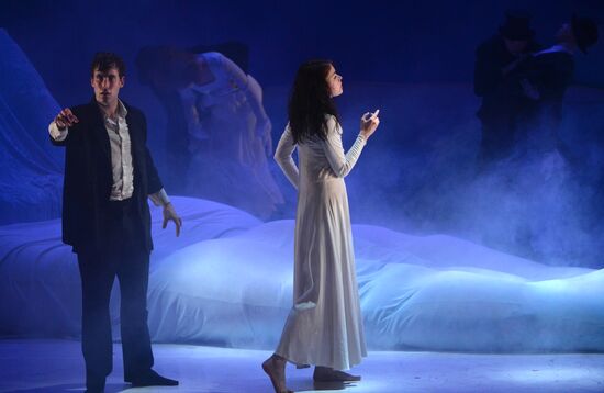 Ne m'oublie pas (Forget Me Not) show during Chekhov International Theater Festival