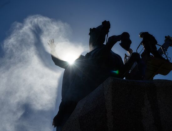 Monument to Peter the Great is washed in St. Petersburg