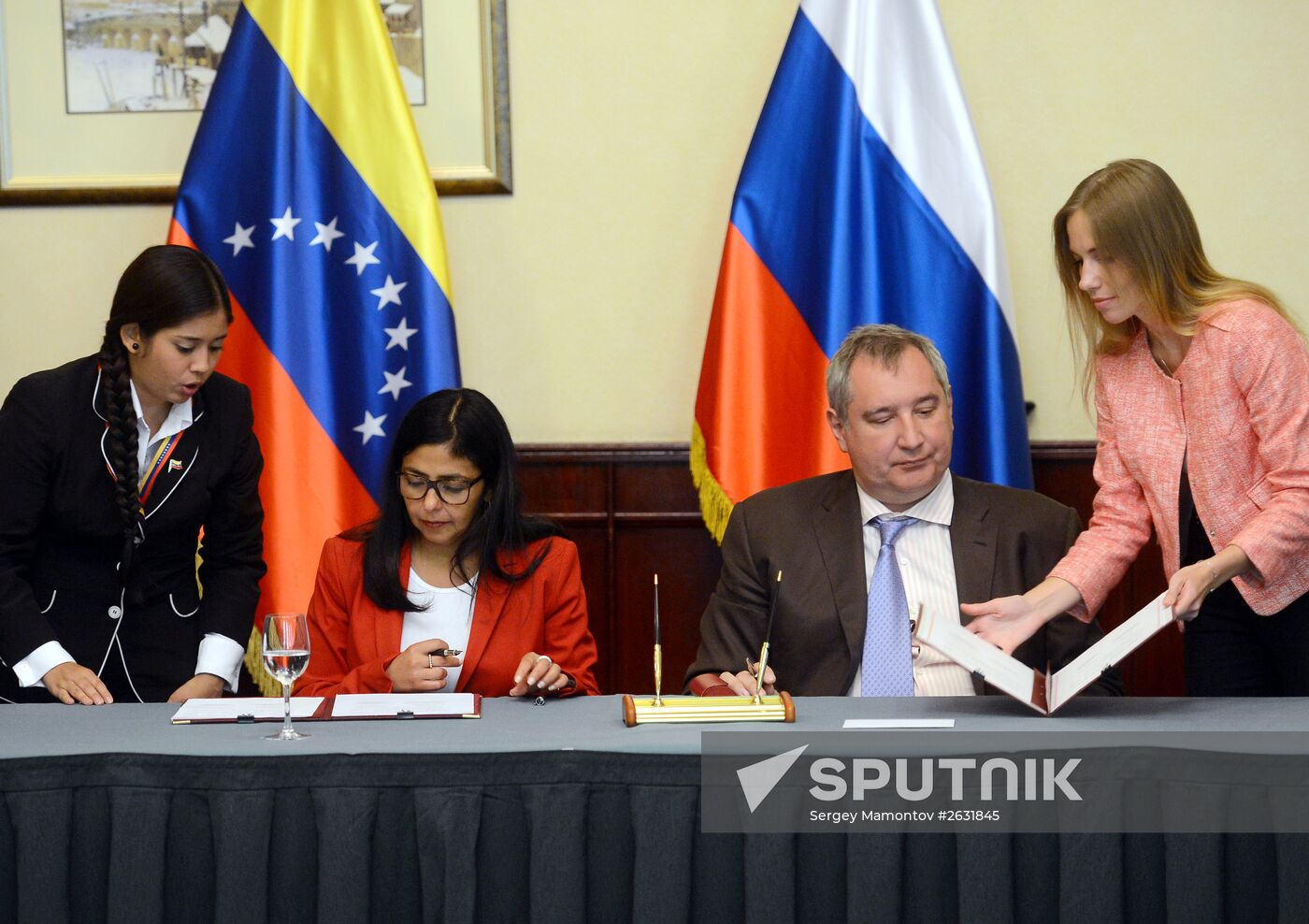 Russian Vice-Prime Minister condcuts meeting of Russian-Venezuelan inter-government commission