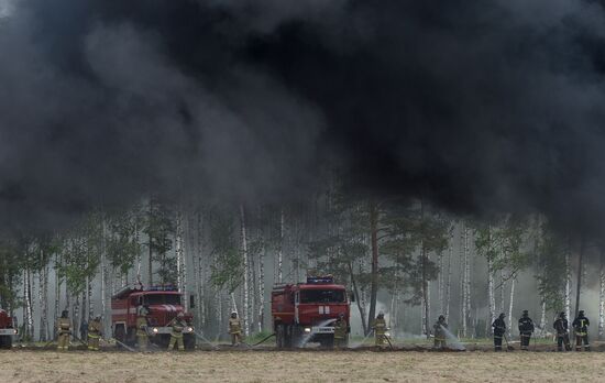 Moscow Region Governor Andrei Vorobyov attends drill to put out wildfire and peat-bog fires