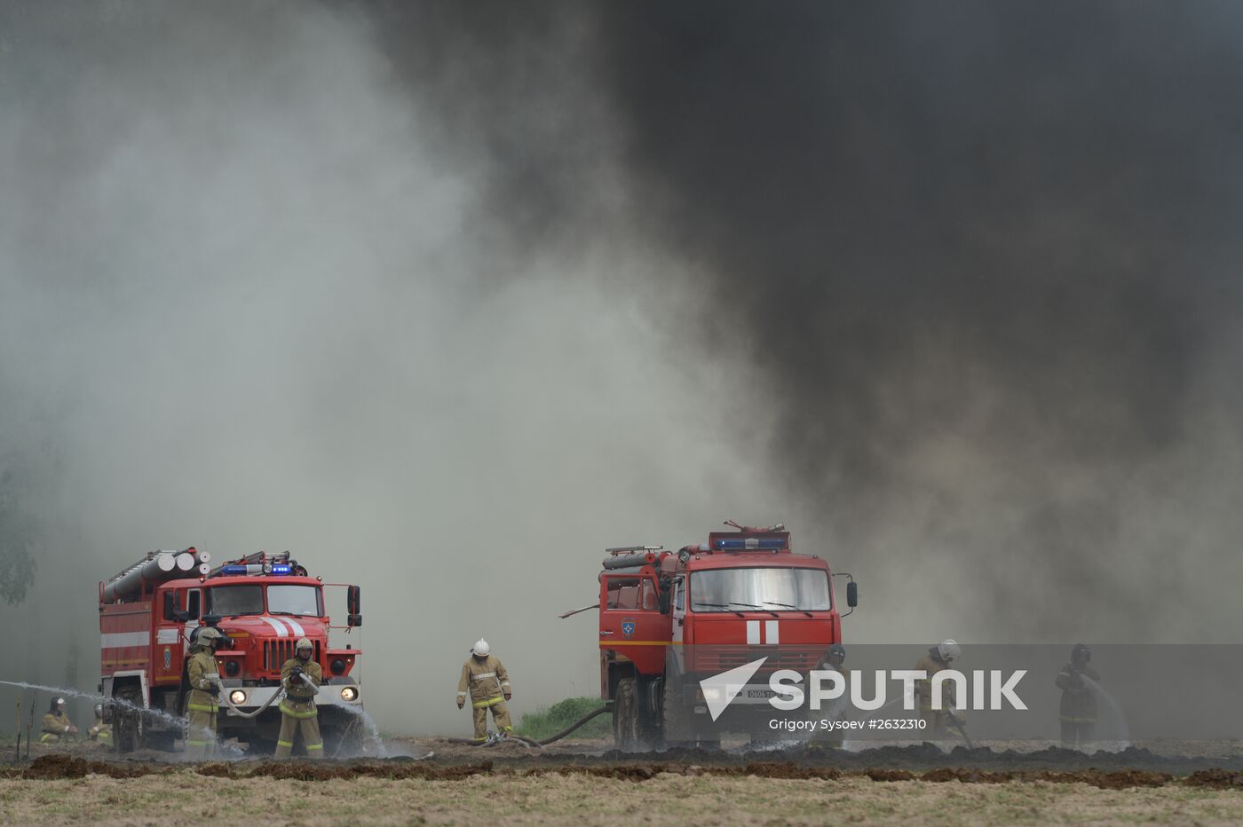 Moscow Region Governor Andrei Vorobyov attends drill to put out wildfire and peat-bog fires
