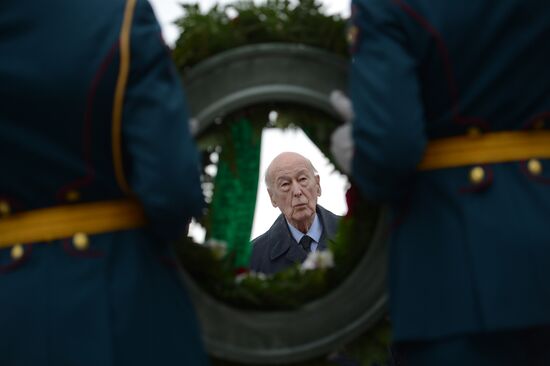 France's ex-President Valery Giscard d'Estaing lays wreath at Tomb of the Unknown Soldier