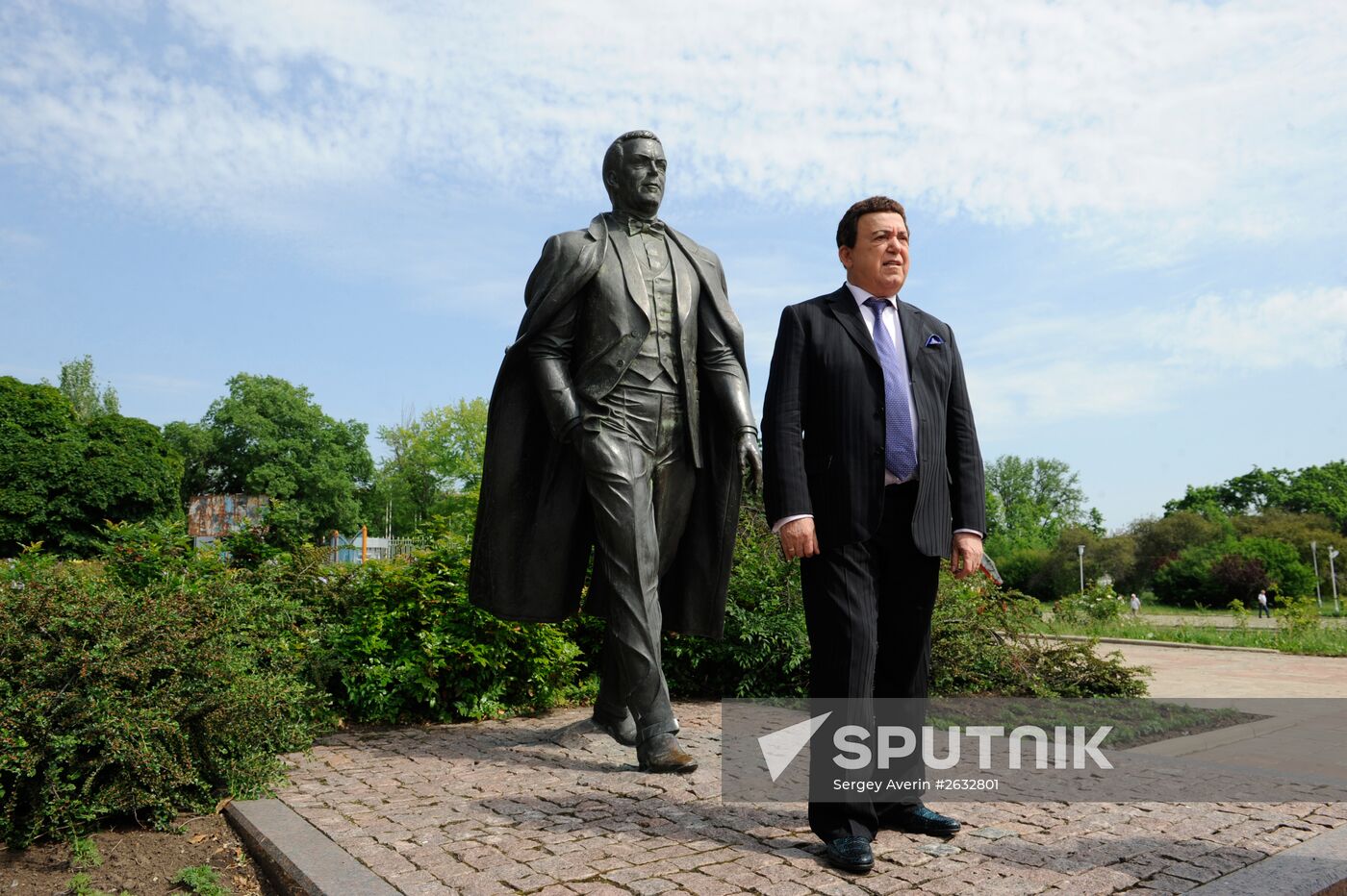 The singer Iosif Kobzon, State Duma deputy, visits Donetsk