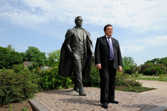 The singer Iosif Kobzon, State Duma deputy, visits Donetsk