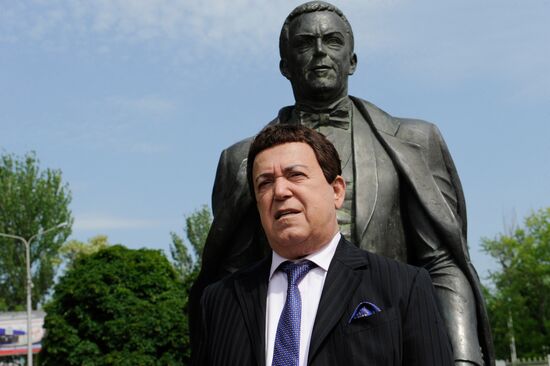 The singer Iosif Kobzon, State Duma deputy, visits Donetsk