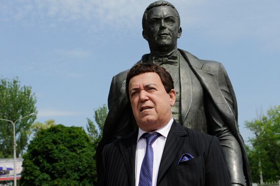 The singer Iosif Kobzon, State Duma deputy, visits Donetsk