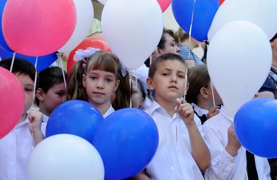 Duma deputy Iosif Kobzon visits Donetsk