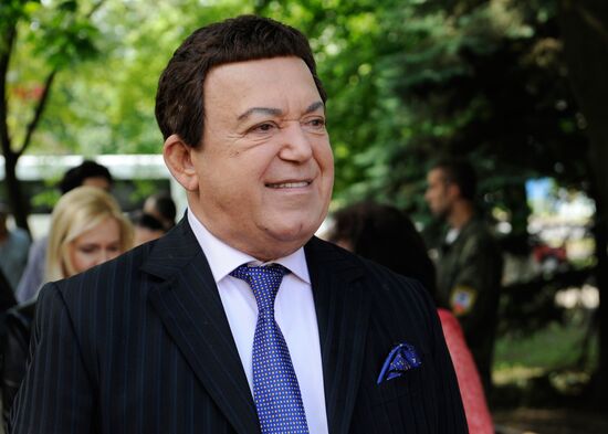 Duma deputy Iosif Kobzon visits Donetsk