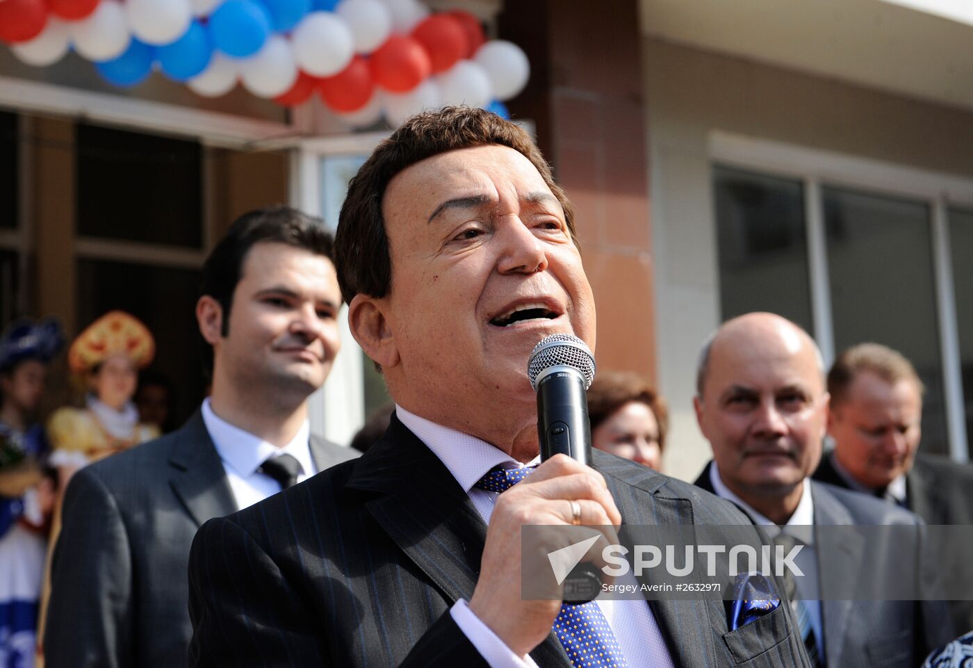 Duma deputy Iosif Kobzon visits Donetsk