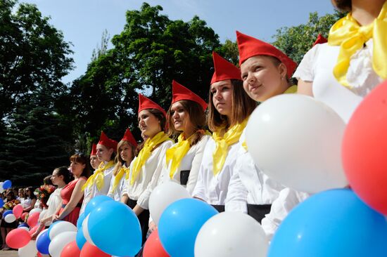 Duma deputy Iosif Kobzon visits Donetsk