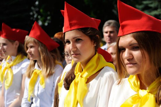 Duma deputy Iosif Kobzon visits Donetsk