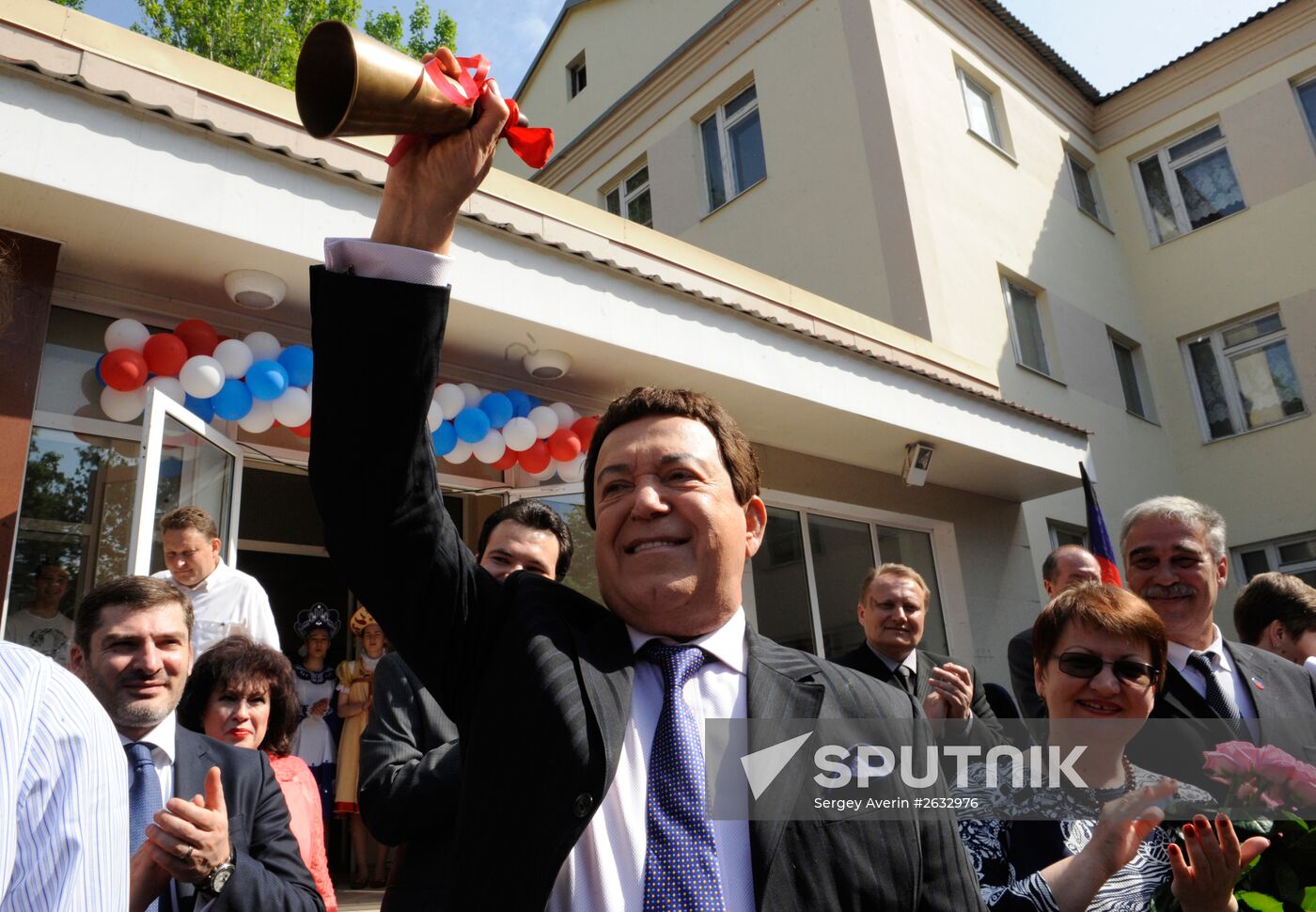 Duma deputy Iosif Kobzon visits Donetsk