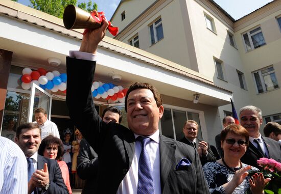 Duma deputy Iosif Kobzon visits Donetsk