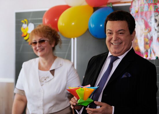 Duma deputy Iosif Kobzon visits Donetsk