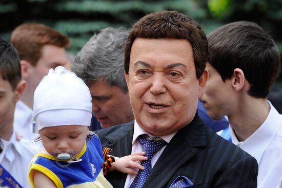 Duma deputy Iosif Kobzon visits Donetsk