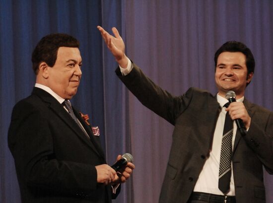 Duma deputy Iosif Kobzon visits Donetsk