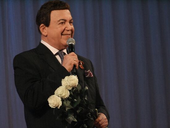 Duma deputy Iosif Kobzon visits Donetsk