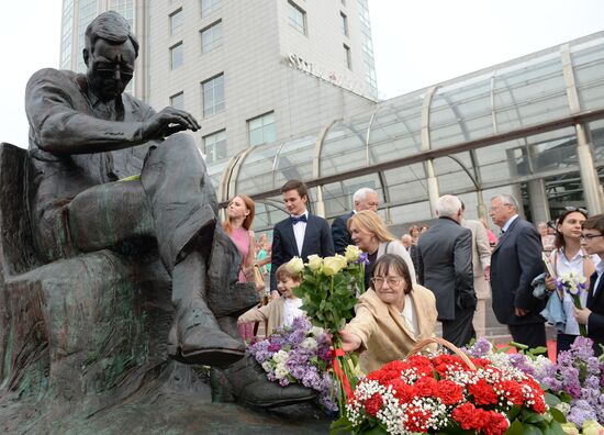 Unveiling monument to Dmitry Shostakovich