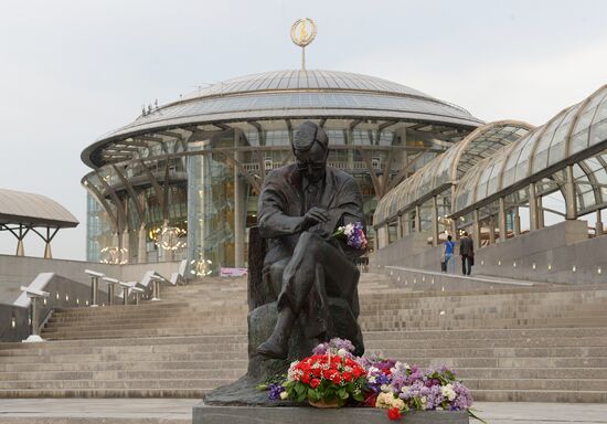 Unveiling monument to Dmitry Shostakovich