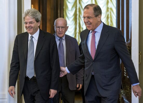 Russian Foreign Minister Servei Lavrov meets with his Italian counterpart Paolo Gentiloni