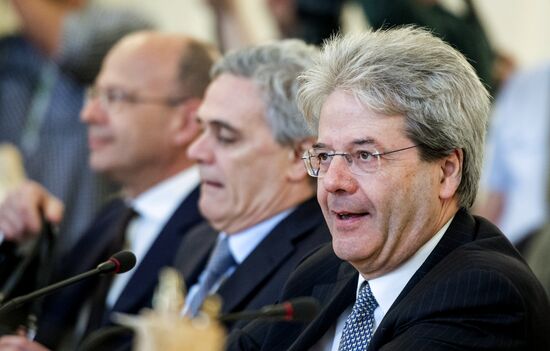 Russian Foreign Minister Servei Lavrov meets with his Italian counterpart Paolo Gentiloni