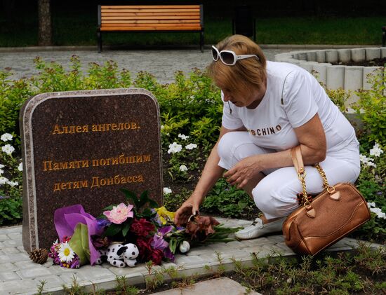 Event in memory of perished children held in Donetsk on June 1